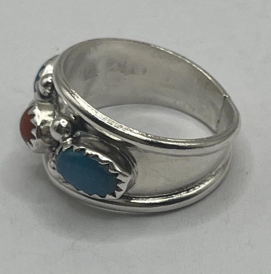 STERLING SILVER WITH TURQUOISE & CORAL STONES RING SIZE 7.25: STERLING SILVER WITH TURQUOISE & CORAL STONES RING SIZE 7.25 STERLING SILVER WITH TURQUOISE & CORAL STONES RING SIZE 7.25 This is a beautiful Sterling Silver ring featuring Turquoise and Coral stones 