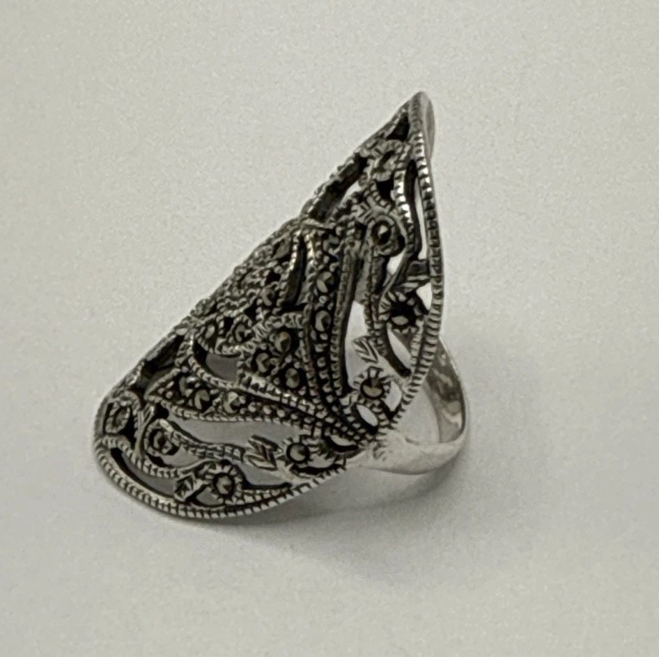 ELONGATED MARCASITE RING SIZE 8: ELONGATED MARCASITE RING SIZE 8 ELONGATED MARCASITE RING SIZE 8 Elevate your jewelry collection with the Elongated Marcasite Ring, a size 8 piece that combines classic charm with modern elegance. Fash