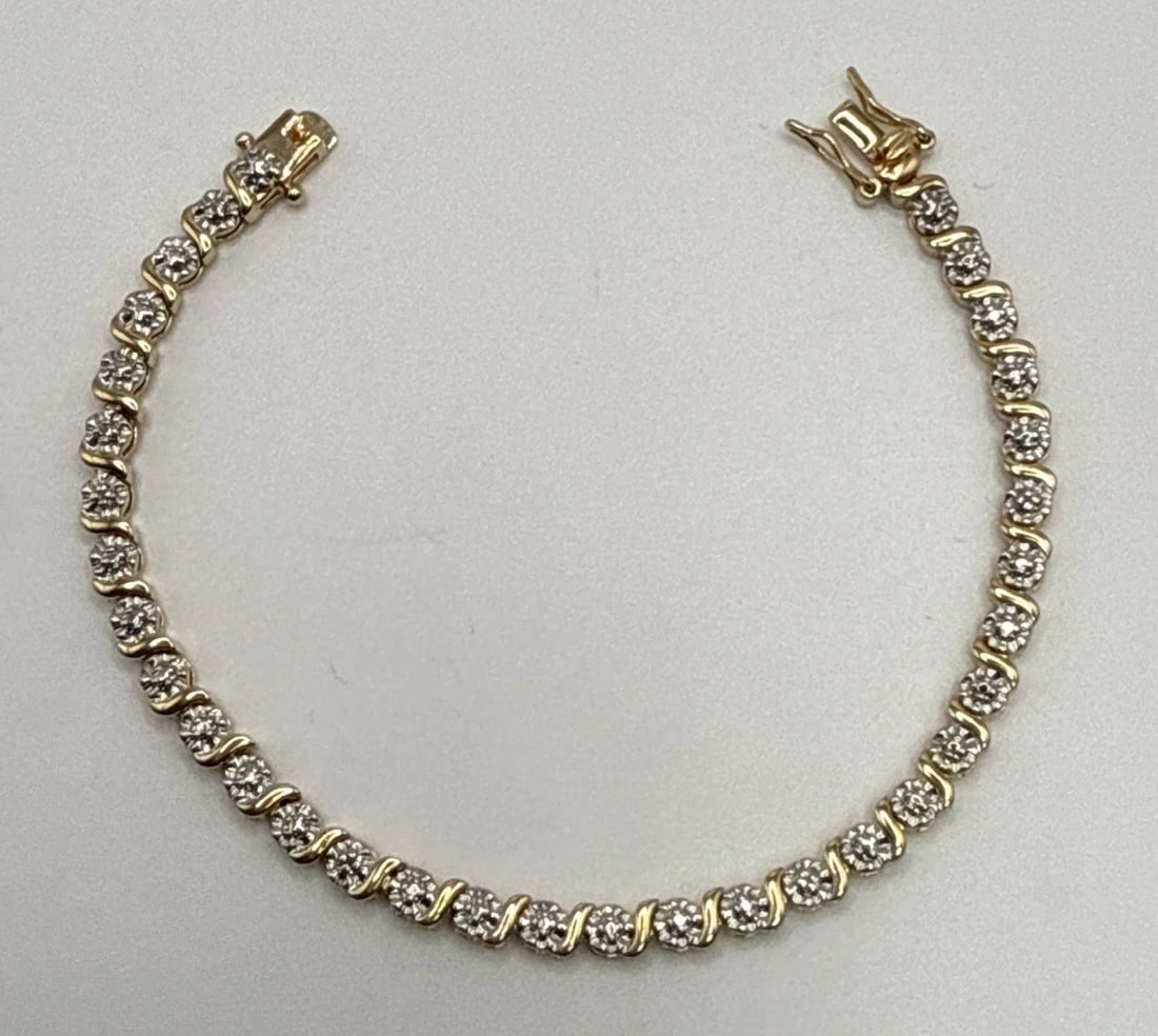 7.5" TWO TONE STERLING SILVER BRACELET 11.2 GRAMS: 7.5" TWO TONE STERLING SILVER BRACELET 11.2 GRAMS This product is a 7.5" two-tone sterling silver bracelet weighing 11.2 grams. It features a chain style design with a colorless main stone set in 925 