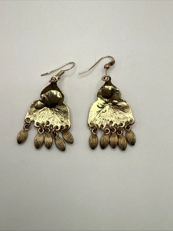 BLACK & BRONZE ANTIQUE STYLE EARRINGS MADE OF STERLING SILVER: BLACK & BRONZE ANTIQUE STYLE EARRINGS MADE OF STERLING SILVER BLACK & BRONZE ANTIQUE STYLE EARRINGS MADE OF STERLING SILVER These Black & Bronze Antique Style Earrings are made of Sterling Silver with