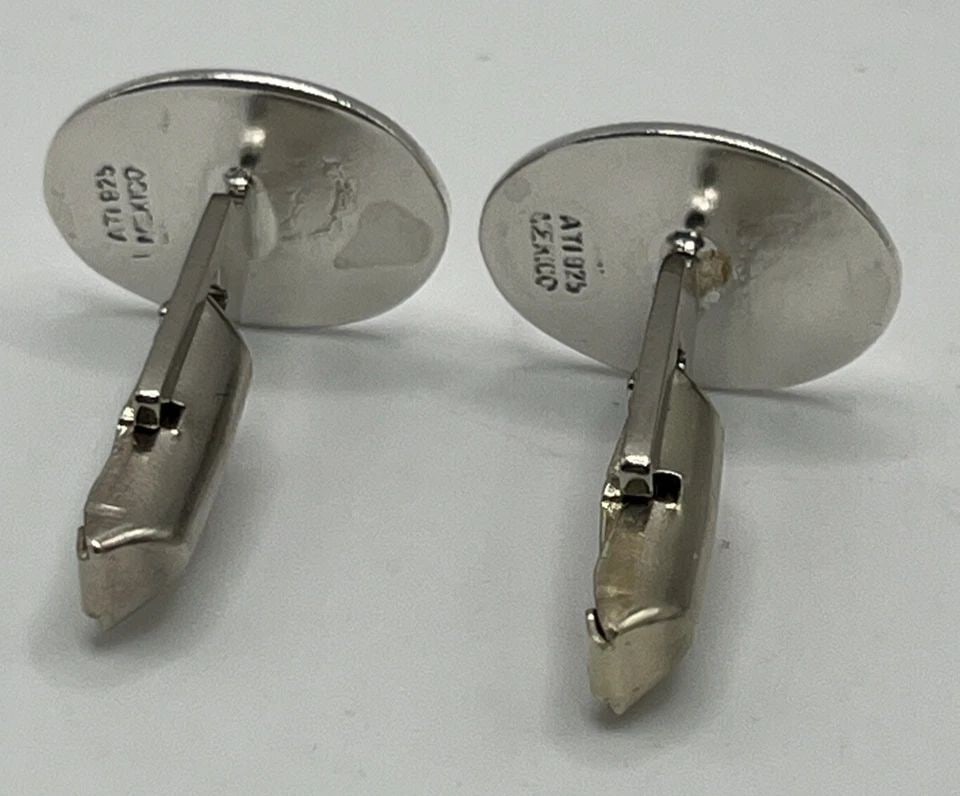 ATI MEXICO STERLING SILVER OVAL CUFF LINKS: ATI MEXICO STERLING SILVER OVAL CUFF LINKS ATI MEXICO STERLING SILVER OVAL CUFF LINKS These ATI Mexico oval cufflinks are a great addition to any man's jewelry collection. Made of sterling silver, the