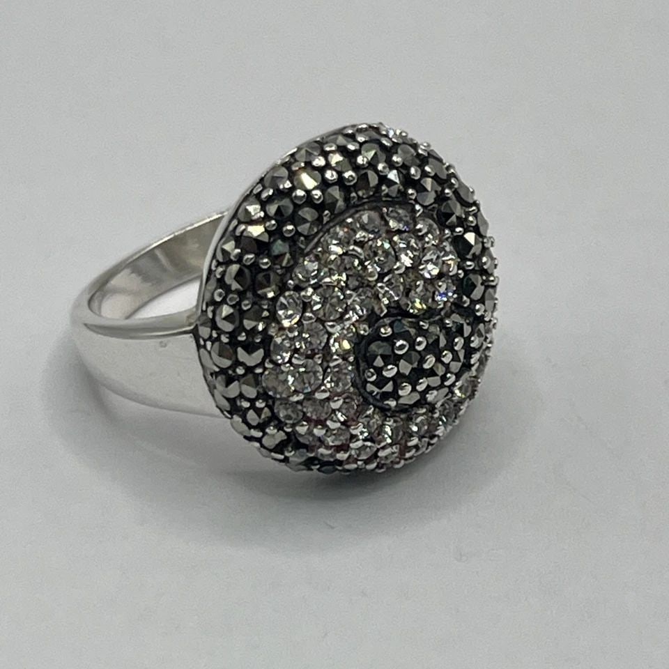 STERLING SILVER SWIRL MARCASITE CRYSAL DOME RING SIZE 7: STERLING SILVER SWIRL MARCASITE CRYSAL DOME RING SIZE 7 STERLING SILVER SWIRL MARCASITE CRYSAL DOME RING SIZE 7 8 grams 30.00This sterling silver ring features a unique swirl design with a crystal dom