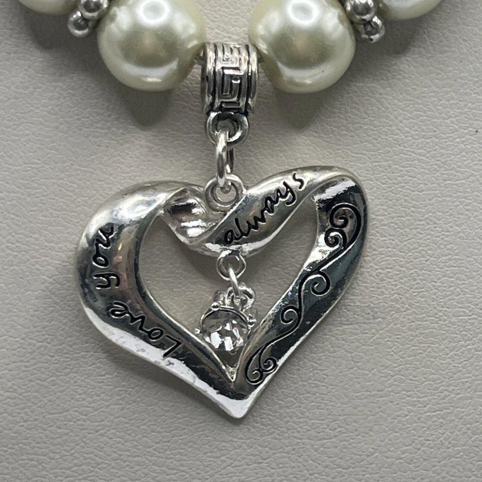 20" ADJUSTABLE "LOVE YOU ALWAYS" NECKLACE: 20" ADJUSTABLE "LOVE YOU ALWAYS" NECKLACE 20" ADJUSTABLE "LOVE YOU ALWAYS" NECKLACE This necklace features a heart-shaped pendant inscribed with the message "Love you always." The necklace is made of 