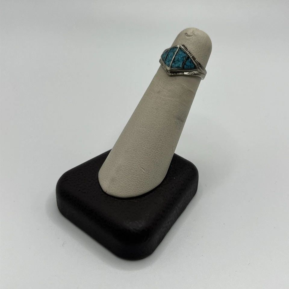 STERLING SILVER WITH TURQUOISE CHIP RING SIZE 4.75: STERLING SILVER WITH TURQUOISE CHIP RING SIZE 4.75 STERLING SILVER WITH TURQUOISE CHIP RING SIZE 4.75 This beautiful ring is made of high-quality sterling silver with a stunning turquoise chip as the 
