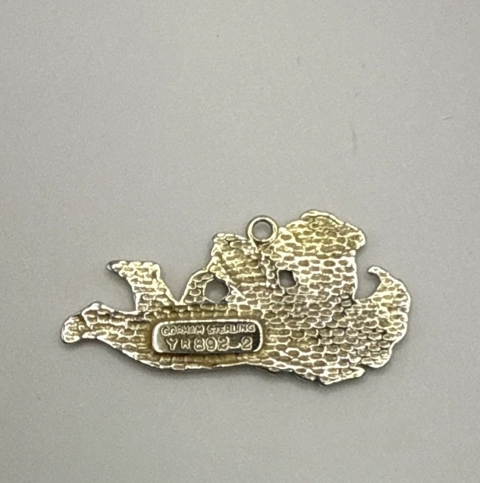 GORHAM STERLING SILVER VERMEIL ANGEL PENDANT: GORHAM STERLING SILVER VERMEIL ANGEL PENDANT The Gorham Sterling Silver Vermeil Angel Pendant is a vintage piece of fine jewelry, crafted in the United States. This pendant features an elegant design 