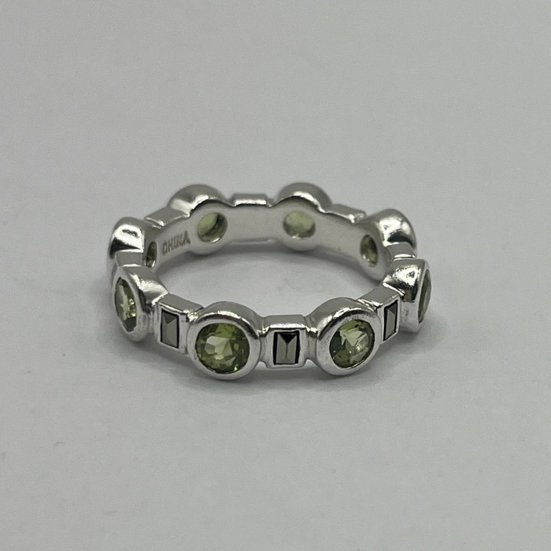 STERLING SILVER WITH PERIDOT & MARCASITE BAND SIZE 7 (1 of 1)