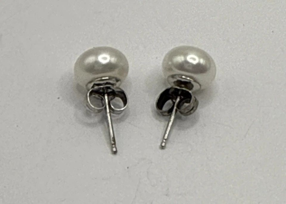 STERLING SILVER & FRESHWATER/POTATO PEARL STUD EARRINGS: STERLING SILVER & FRESHWATER/POTATO PEARL STUD EARRINGS STERLING SILVER & FRESHWATER/POTATO PEARL STUD EARRINGS Elevate your everyday style with these elegant sterling silver stud earrings, featuring 
