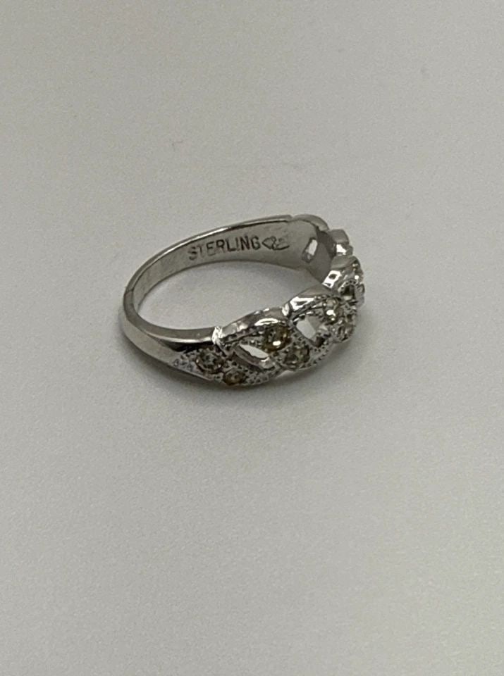 STERLING SILVER BAND RING SIZE 5: STERLING SILVER BAND RING SIZE 5 This Sterling Silver Band Ring in size 5 features a sleek design, perfect for adding a stylish touch to any outfit. Made from high-quality 925 sterling silver, this ri