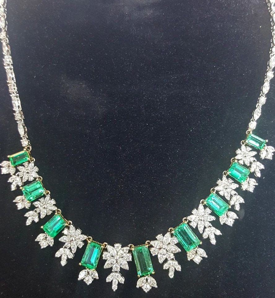 Natural Colombian Emerald & Diamond Necklace 23.86ct Total – 18K White Gold: STUNNING 18K WHITE GOLD DIAMOND GREEN EMERALD NECKLACE 23.86CT VS1-G Gorgeous Natural green Colombia emerald Diamond necklace total weight 23.86 carat . set nine natural green Colombia emerald weight 