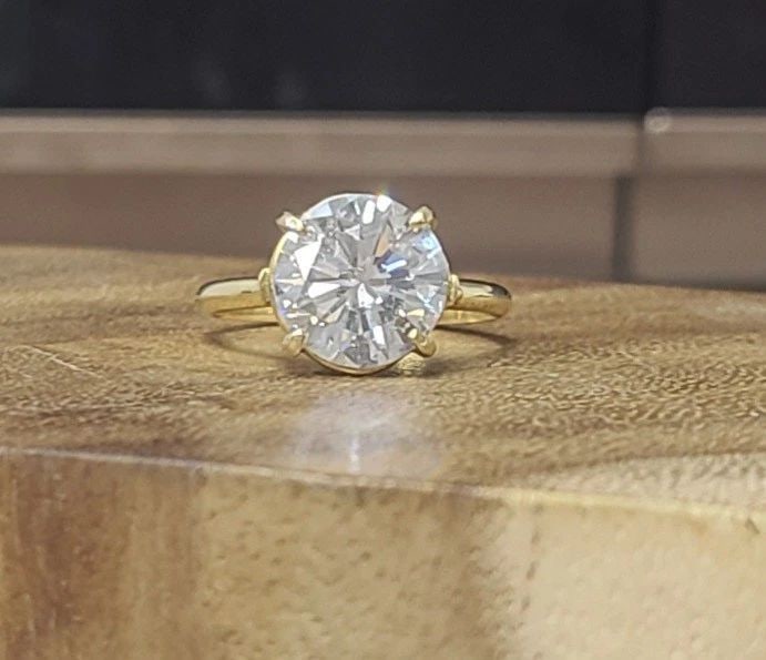 18k Yellow Gold Vintage Engagement Ring 4.03ct. Natural Round Diamond GIA Cert: 18K YELLOW GOLD VINTAGE ENGAGEMENT RING 4.03CT. NATURAL ROUND DIAMOND GIA CERT Stunning vintage engagement ring crafted in 18K yellow gold, dating to the 1950s Retro era. The ring features a remarkabl
