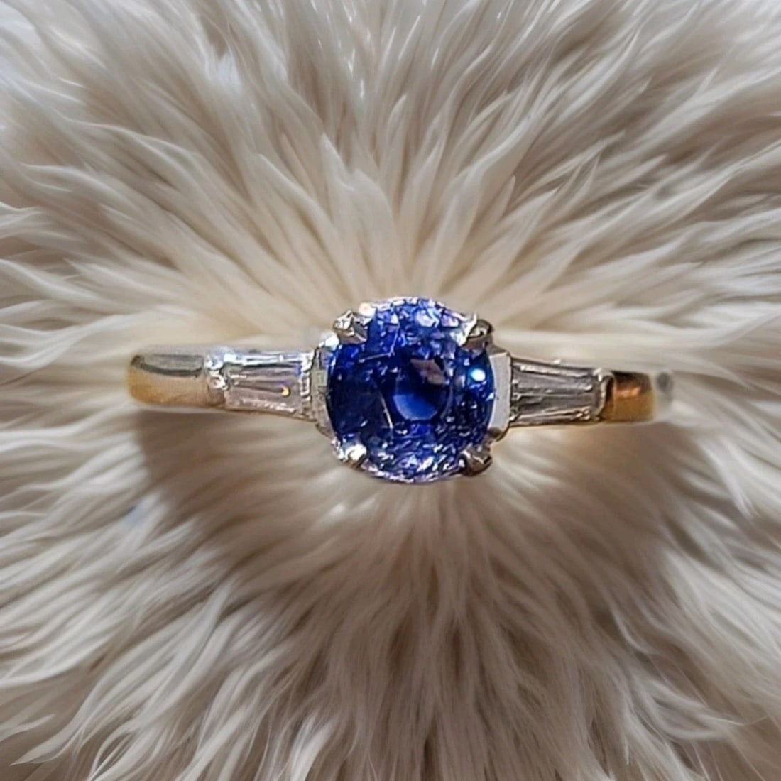 Platinum Vintage Engagement Ring 1.26ct Natural Blue Kashmir Sapphire Oval GIA: PLATINUM VINTAGE ENGAGEMENT RING 1.26CT NATURAL BLUE KASHMIR SAPPHIRE OVAL GIA This Platinum Vintage Engagement Ring features a stunning 1.26ct Natural Blue Kashmir Sapphire in an oval shape, certifie