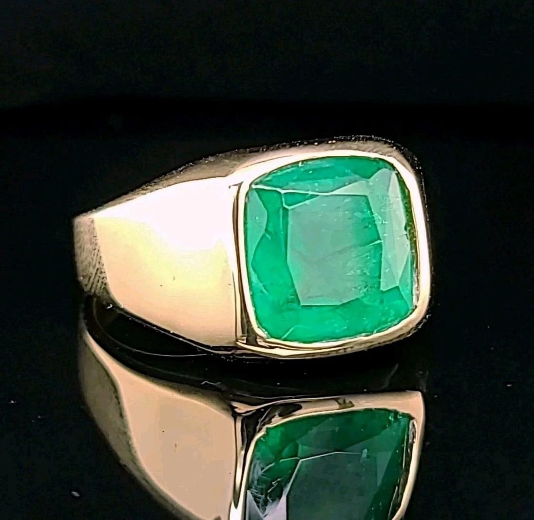 Vintage 18k Yellow Gold Men's Ring 10.05ct.Natural Cushion Emerald GIA Cert: VINTAGE 18K YELLOW GOLD MEN'S RING 10.05CT.NATURAL CUSHION EMERALD GIA CERT This vintage 18k yellow gold men's ring features a stunning natural green cushion emerald as the main stone, weighing 10.05c