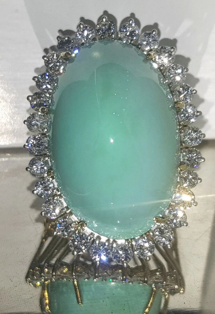 STUNNING VINTAGE 18K YELLOW GOLD RING NATURAL TURQUOISE 105.25CT.: STUNNING VINTAGE 18K YELLOW GOLD RING NATURAL TURQUOISE 105.25CT. STUNNING VINTAGE 18K YELLOW GOLD NATURAL TURQUOISE 105.25CT SIDE 28 NATURAL ROUND DIAMOND 5.50CT ( COLOR F CLARITY VS) COCKTAIL RING ,