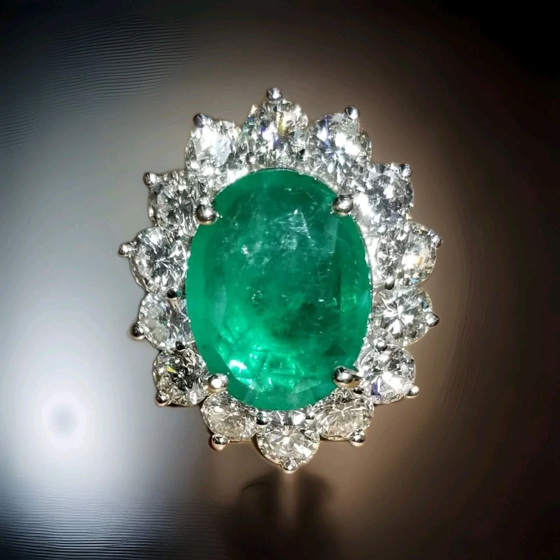 14K White Gold Engagemen Ring with 11.22ct Natural Oval Green Gemstone & Diamond: 14K WHITE GOLD RING 11.22CT. NATURAL GREEN EMERALD OVAL SHAPE Gorgeous 14K WHITE GOLD ring natural GREEN OVAL shape weight 7.02ct. size 15.3x12mm very nice rich medium dark Green color nice luster liv