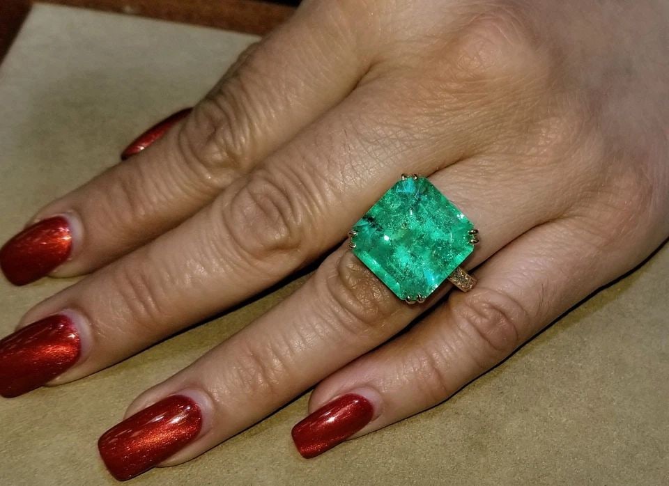 Vintage 14K Yellow Gold Engagement Ring 18.46CT. Natural Colombia Emerald: VINTAGE 14K YELLOW GOLD ENGAGEMENT RING 18.46CT. NATURAL COLOMBIA EMERALD GORGEOUS 14K YELLOW GOLD natural green Colombian emerald in emerald shape center weight 18.46ct. size 16mm very nice medium gr
