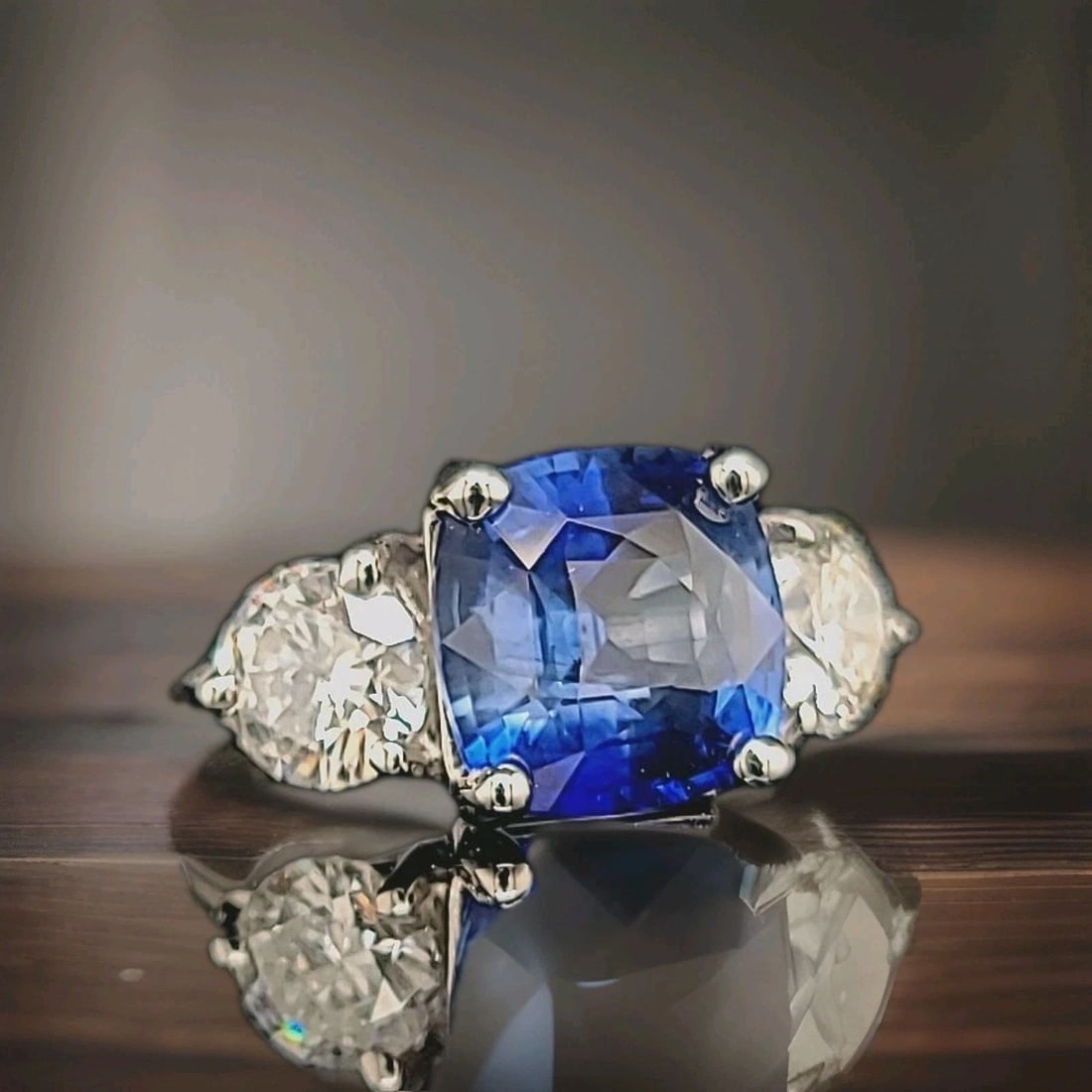Vintage platinum engagement ring 4.16ct cushion shape blue sapphire GIA cert (1 of 2)