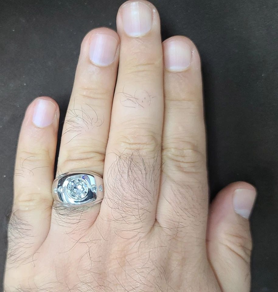 Vintage Platinum Men's Unisex Ring 1.62ct. Natural Old Euro Cut Round Diamond: VINTAGE PLATINUM MEN'S RING 1.62CT. NATURAL OLD EURO CUT ROUND DIAMOND Vintage Platinum mens ring center natural euro cut round diamond weight 1.62ct. H-SI1 quality size 7.6mmx4mm very nice cut ,very 