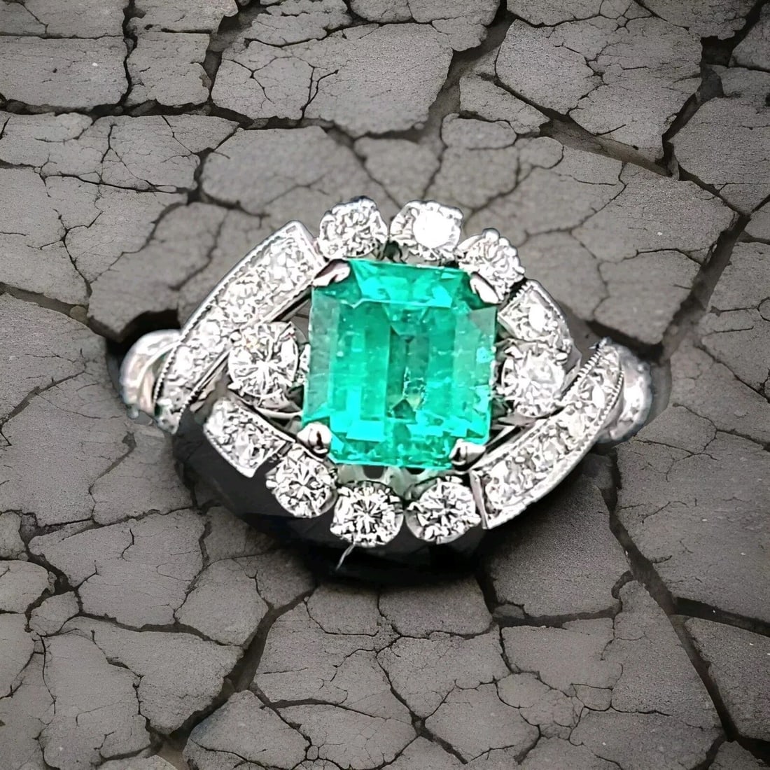 Vintage Filigree Platinum Ring 2.26CT. Natural Colombia Green Emerald GIA 1930': VINTAGE FILIGREE PLATINUM RING 2.91CT. NATURAL COLOMBIA GREEN EMERALD 1930'S This vintage platinum ring showcases a stunning natural Colombia green emerald, which is perfectly set in a prong style. Th