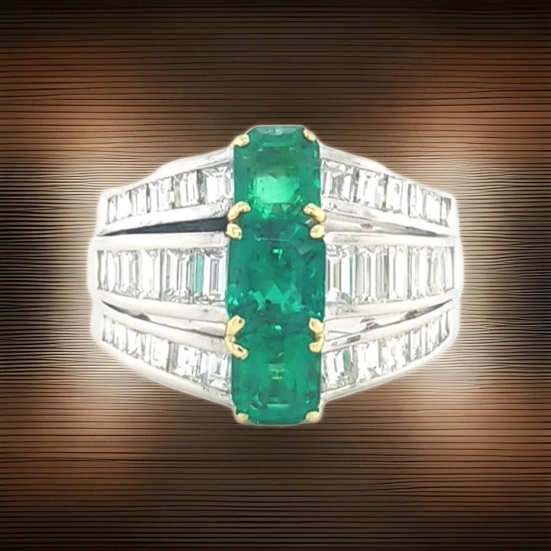 Vintage Platinum & 18k Yellow Gold 4.42CT.Natural Colombia Green Emerald: VINTAGE PLATINUM & 18K YELLOW GOLD 4.99CT.NATURAL COLOMBIA GREEN EMERALD GORGEOUS VINTAGE PLATINUM & 18K YELLOW GOLD COLOMBIAN EMERALD RING AGL CERTIFICATION SET THREE CENTER GEM NATURAL GREEN COLOMBI