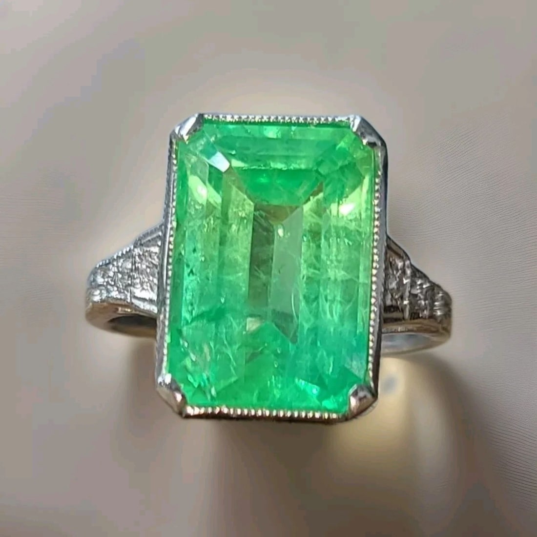 Vintage Platinum Engagement Ring 8.25CT. Natural Green Mint Emerald Rectangular: VINTAGE PLATINUM ENGAGEMENT RING 8.25CT. NATURAL GREEN COLOMBIA EMERALD GORGEOUS Vintage platinum gem mint greens natural emerald in a rectangular shape center weight 8.25ct. size 12.6x8.7mm very nice