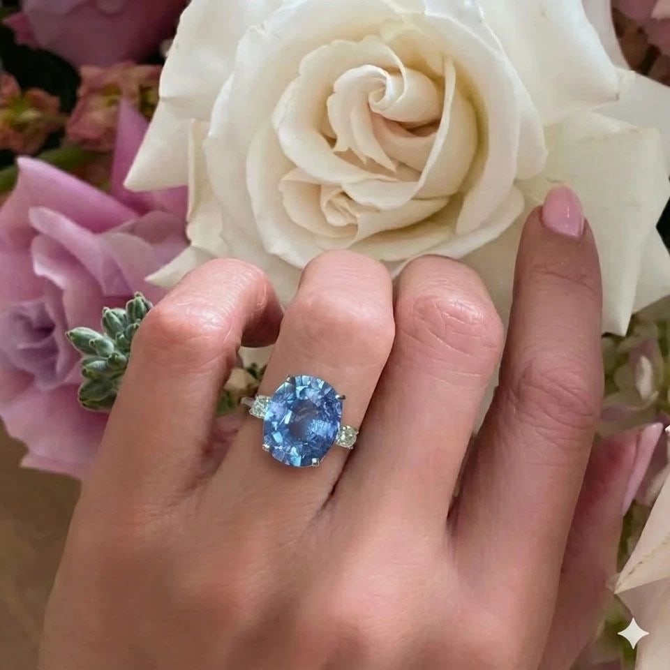 10.28ct.Natural Untreated Blue Sapphire 14k White Gold Vintage ring GIA Cert: 10.28CT.NATURAL UNTREATED BLUE SAPPHIRE 14K WHITE GOLD VINTAGE RING GIA CERT A breathtaking vintage 14K white gold engagement ring showcasing a magnificent 10.28 carat natural blue sapphire in an eleg