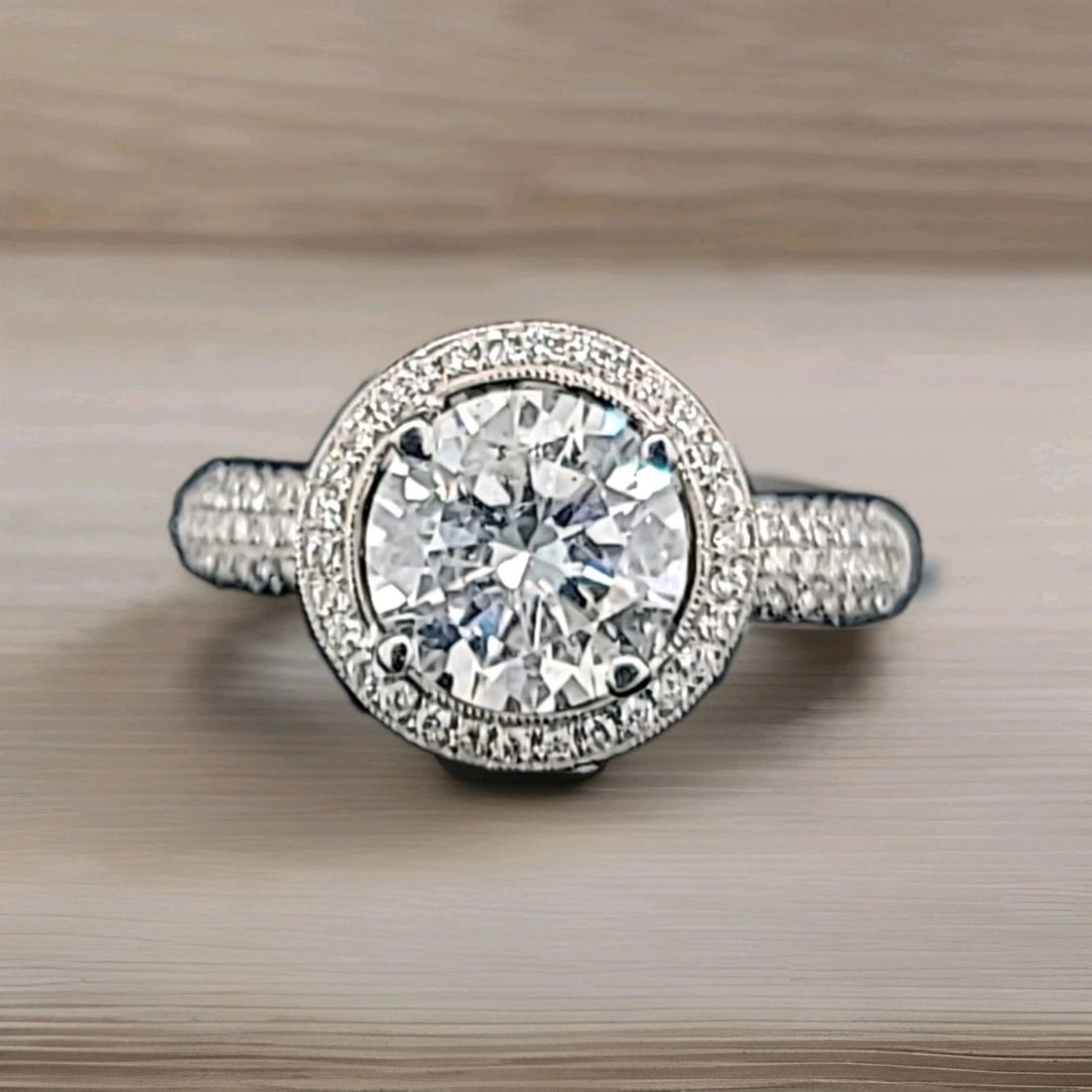 18k white gold natural round diamond engagement ring 2.25ct SI2-H: 18K WHITE GOLD NATURAL ROUND DIAMOND ENGAGEMENT RING 2.25CT SI2-H GORGEOUS 18k white gold diamond ring center round shape natural clarity enhanced diamond weight 2.25ct Size 8.5mm SI2 - H COL0R very l