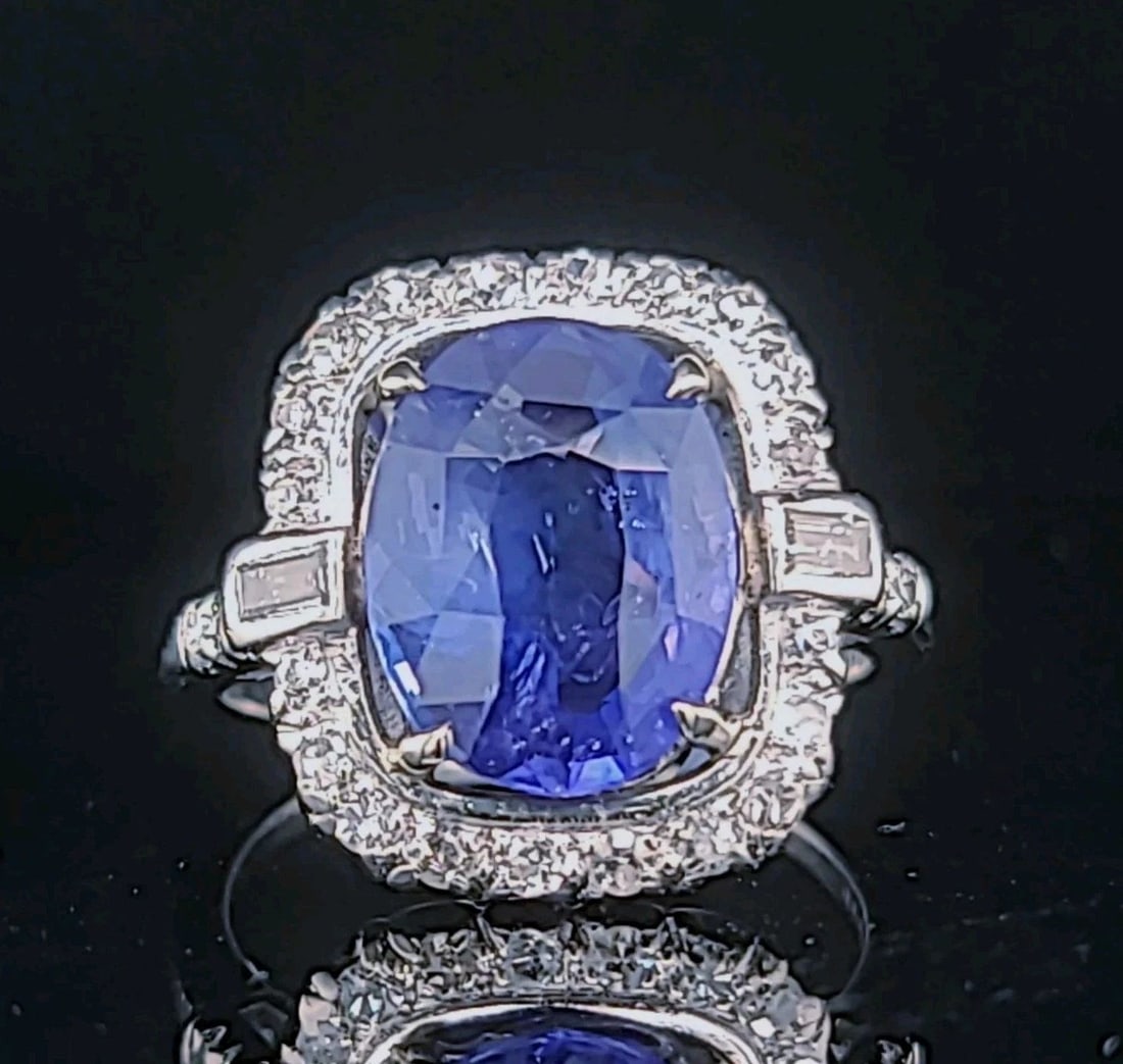 Vintage Platinum Engagement Ring 5.03CT.Natural Untreated Blue Oval Sapphire GIA: VINTAGE PLATINUM ENGAGEMENT RING 5.03CT.NATURAL UNTREATED BLUE OVAL SAPPHIRE GIA This stunning vintage platinum engagement ring, circa 1930s, features a natural 5.03 carat blue sapphire in an elegant 