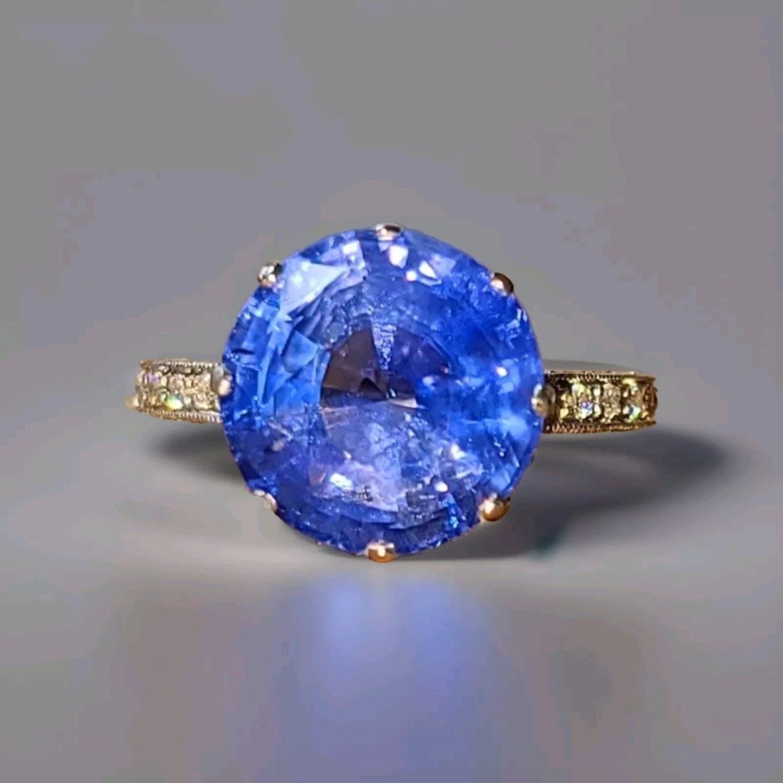 7.50ct.Platinum Vintage Filigree Engagement Ring Natural Blue Sapphire Round Cut: 7.50CT.PLATINUM VINTAGE FILIGREE ENGAGEMENT RING NATURAL BLUE SAPPHIRE ROUND CUT This stunning vintage engagement ring features a natural blue sapphire stone with a round cut, set in platinum with int