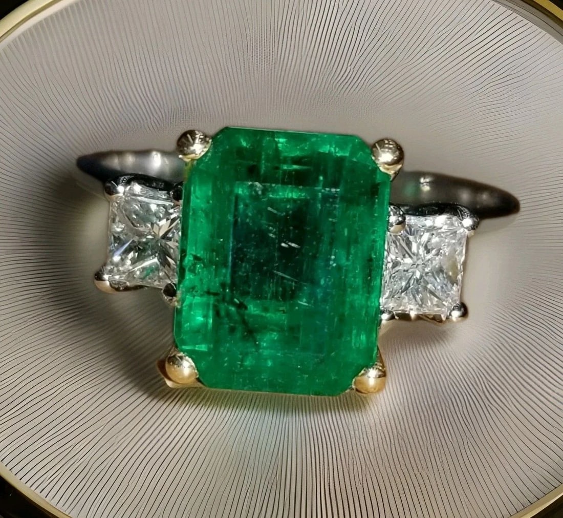 18K White Yellow Gold Engagement Ring 2.91CT. Natural Green Emerald GIA Cert: 18K WHITE YELLOW GOLD ENGAGEMENT RING 2.91CT. NATURAL GREEN EMERALD GIA CERT GORGEOUS 18k white & yellow gold emerald ring center natural EMERALD BERYL EMERALD weight 2.91ct. size 9.6x7.4mm GIA certif