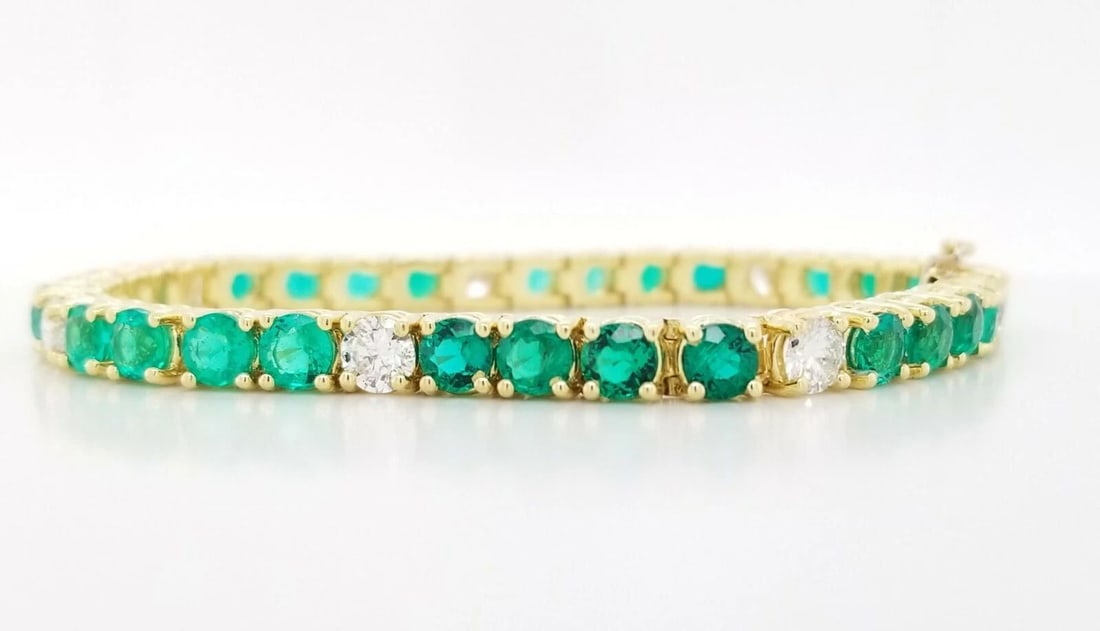 18K Yellow Gold Bracelet 15.22ct.Lab-Grown Green Emerald & Natural Diamond: 18K YELLOW GOLD BRACELET NATURAL ROUND GREEN EMERALD DIAMONDS 17.32CT. SI2-H This stunning 18k yellow gold bracelet features a natural round green emerald and sparkling diamonds with a total carat wei