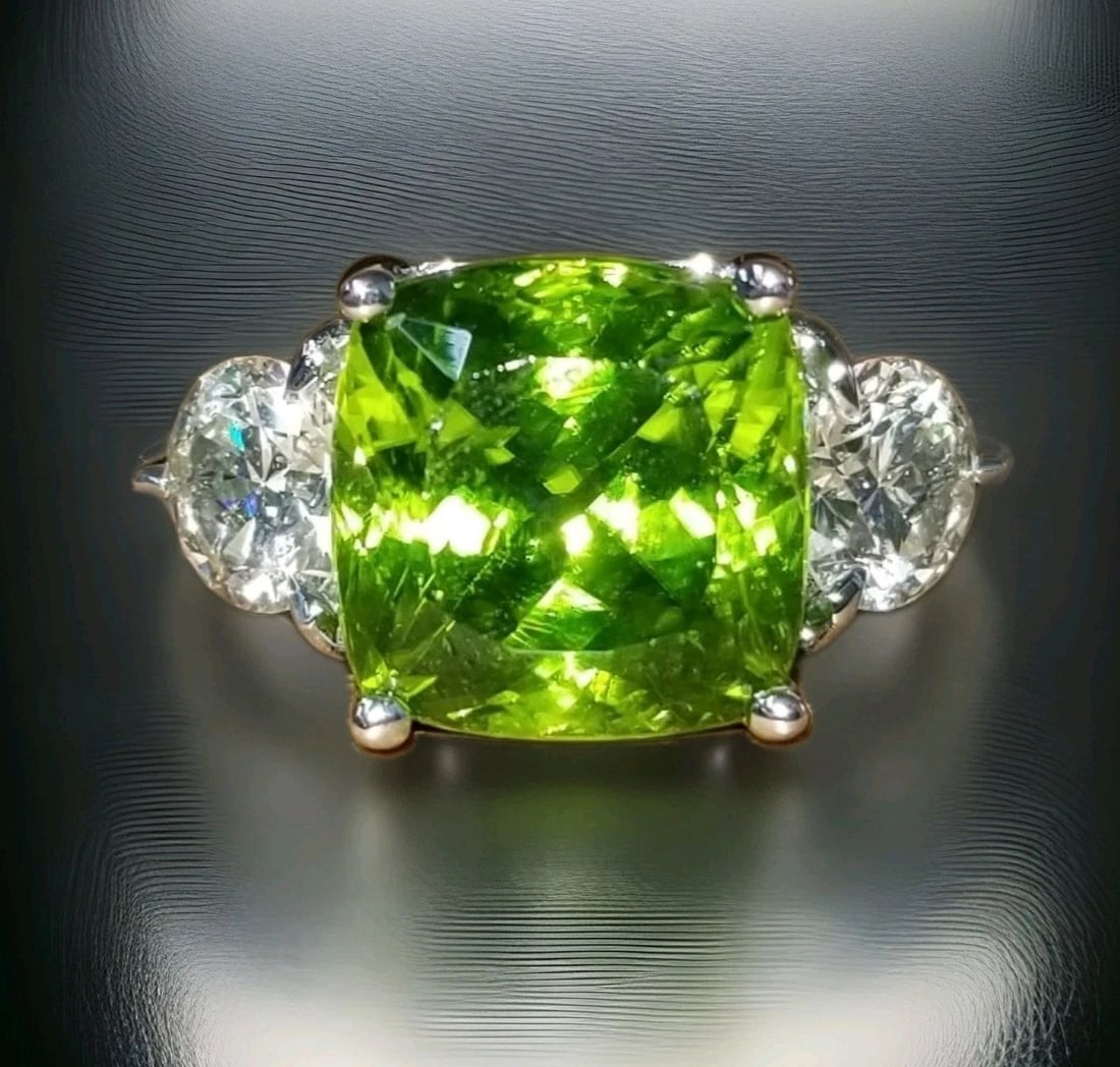 Vintage 14k White Gold Engagement Ring 7.99CT. Natural Green Peridot Cushion Cut (1 of 2)