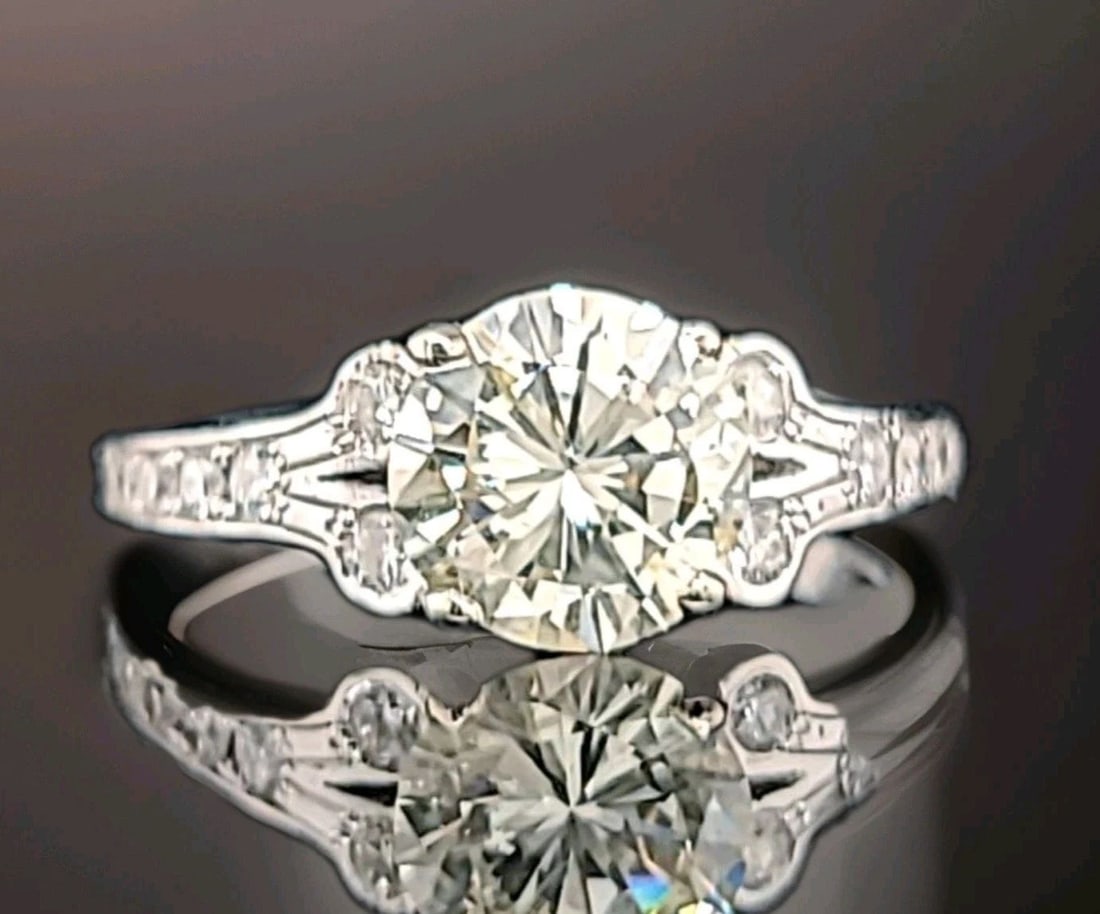 Vintage 14k White Gold Engagement Ring 1.42ct. Natural Round Cut Diamond 1940's: VINTAGE 14K WHITE GOLD ENGAGEMENT RING 1.42CT. NATURAL ROUND CUT DIAMOND 1940'S Gorgeous Vintage 14k white gold Engagement ring natural round cut Diamond circ 1940's center set natural round shape dia