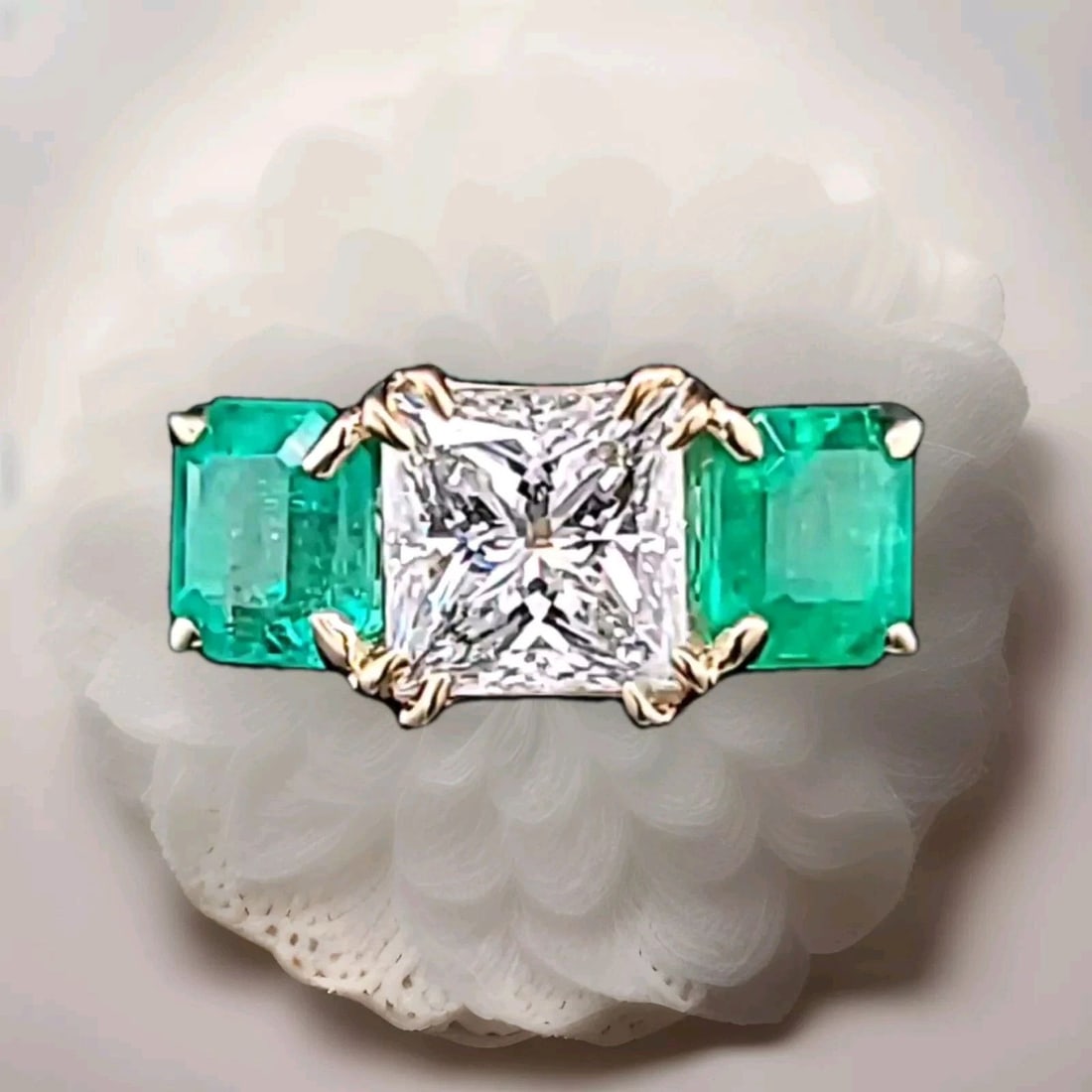 14K Yellow Gold Engagement Three Stone Ring 4.23CT.Natural Colombia Emerald: Gorgeous 14k yellow gold three-stone Engagement ring. Center set lab-grown diamond in princess cut IGI cert laboratory, weight 2.05ct. F-VS1 Size 7.1mmx7.1mm Excellent cut, very lively sparkly brillia