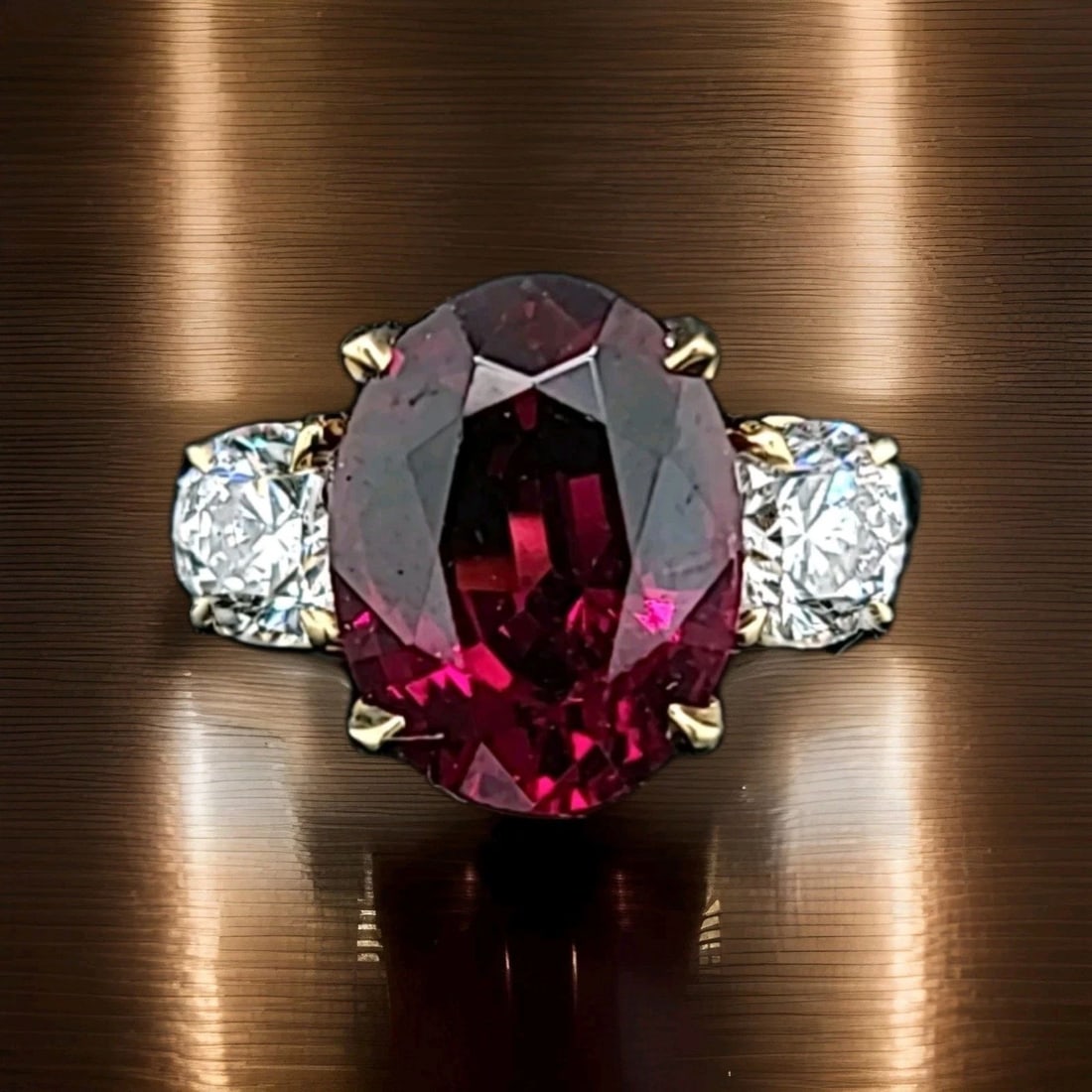 14K Yellow Gold Three Stone Engagement Ring 6.65CT.Natural Red Garnet Oval Shape: 14K YELLOW GOLD THREE STONE ENGAGEMENT RING 6.65CT.NATURAL RED GARNET OVAL SHAPE GORGEOUS 14K yellow gold engagement ring natural red garnet in oval shape center garnet weight 6.65ct. size 12.7x9.8mm 
