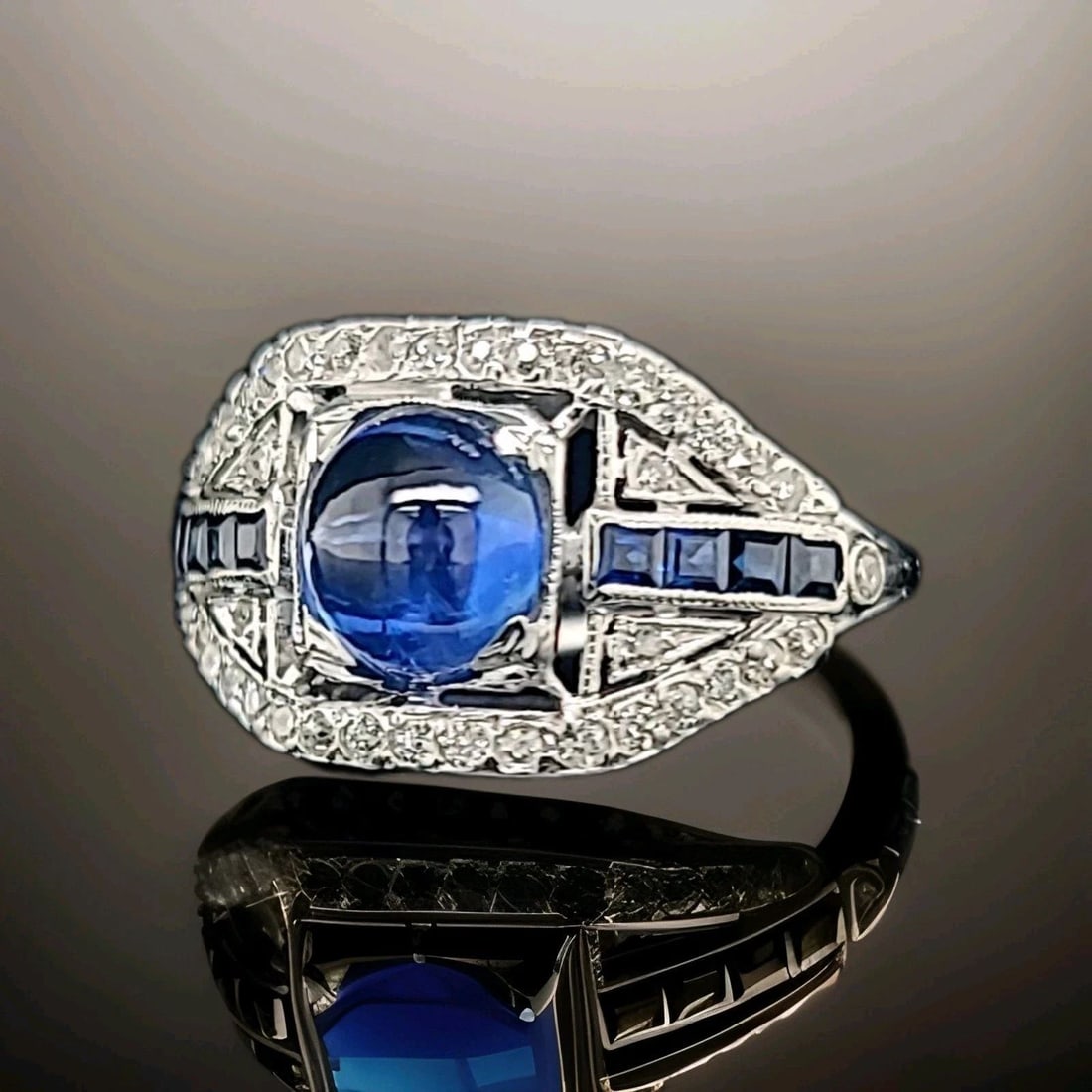Vintage 14k White Gold Engagement Ring 2.48ct.Natural Sapphire Round Cabochon: VINTAGE 14K WHITE GOLD ENGAGEMENT RING 2.48CT.NATURAL SAPPHIRE ROUND CABOCHON Gorgeous 14k white gold Engagement ring filigree art deco natural blue sapphire Round cabochon circ 1920's center set natu