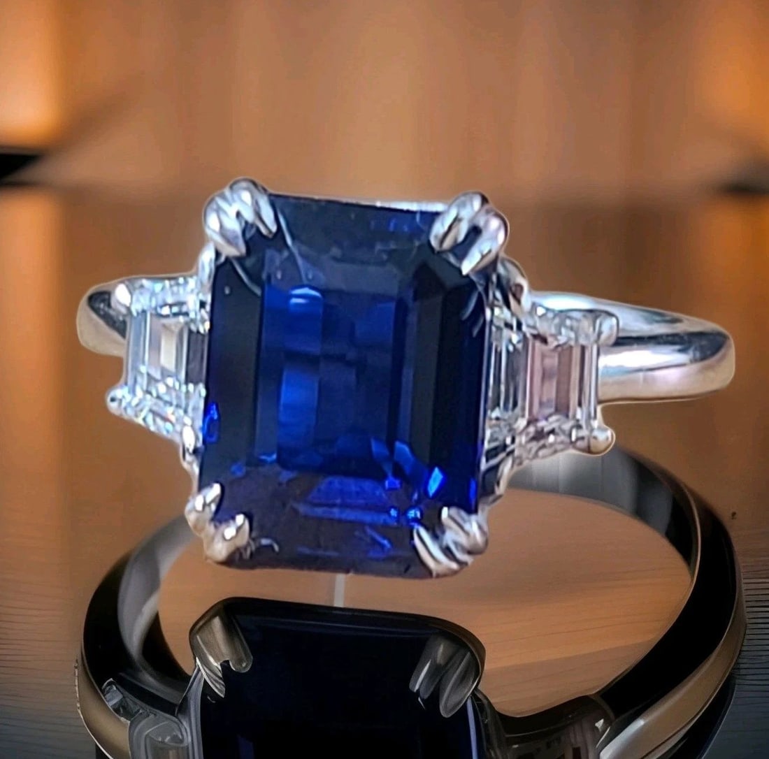 14k White Gold Engagement Ring 5.52ct.Lab Grown Blue Sapphire Emerald Shape: VINTAGE 14K WHITE GOLD ENGAGEMENT RING 5.52CT. BLUE SAPPHIRE EMERALD SHAPE GORGEOUS vintage 14K WHITE GOLD engagement ring blue sapphire in emerald shape. the center treated diffused natural blue sapp