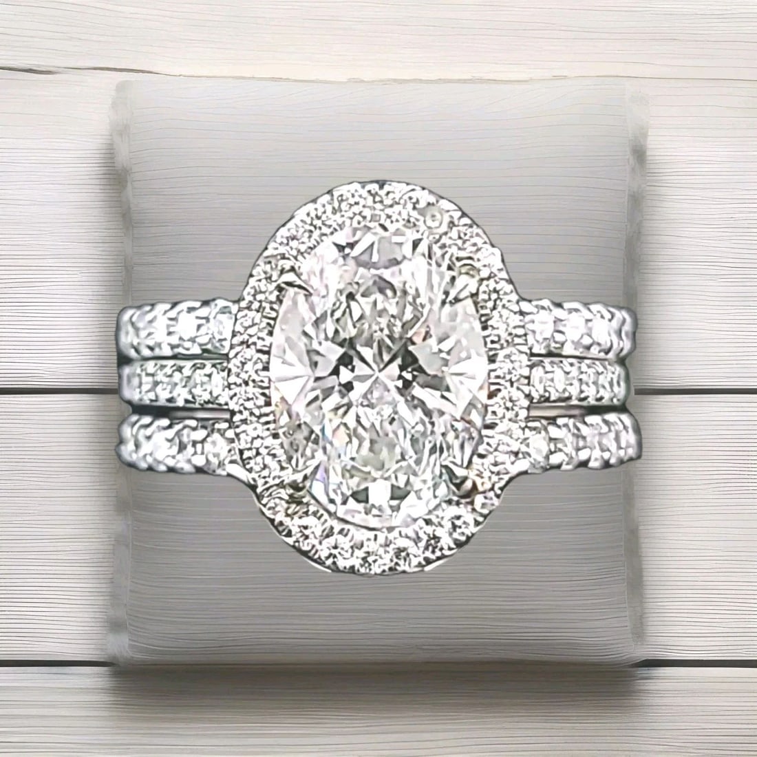 Platinum Engagement Ring 2.50ct. Oval Shape Lab-grown Diamond F-VVS2 IGI Cert: PLATINUM ENGAGEMENT RING 2.50CT. OVAL SHAPE LAB-GROWN DIAMOND F-VVS2 IGI CERT This beautiful engagement ring features a 2.50ct oval shape lab-grown diamond with a F-VVS2 grade and AGI/IGI certificatio
