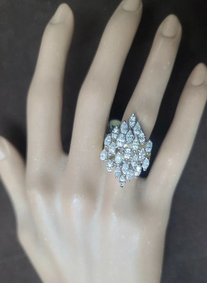 18k white yellow gold Vintage 2.75ct natural marquise Diamond engagement ring: 18K WHITE YELLOW GOLD VINTAGE 2.75CT NATURAL MARQUISE DIAMOND ENGAGEMENT RING Vintage marquise cut natural Diamond 18k white yellow gold engagement ring. center natural marquise diamond weight 2.75 ct