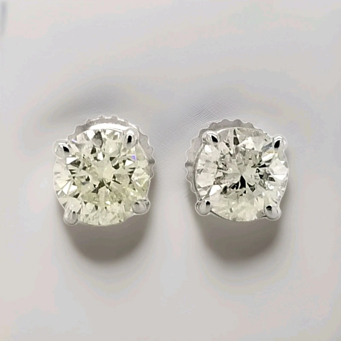 Vintage 14K white gold stud earrings feature 2.51 carats total weight: 2.51CT 14K WHITE GOLD DIAMONDS STUDS EARRINGS SI2-J 14K white gold STUDS EARNINGS . NATURAL clarity enhanced DIAMONDS 2.51 carat total weight SIZE 5.7MM ROUND J-SI2 QUALITY IS VERY NICE CUT VERY LIVEL