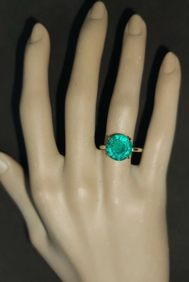Vintage 18k Yellow Gold Engagement Ring 4.20CT.Lab Grown Green Emerald Round: VINTAGE 18K YELLOW GOLD ENGAGEMENT RING 4.20CT. COLOMBIA GREEN EMERALD Gorgeous vintage 18K yellow gold engagement ring Gem green Colombia emerald. Circ 1940's Center set lab grown green Colombia emer