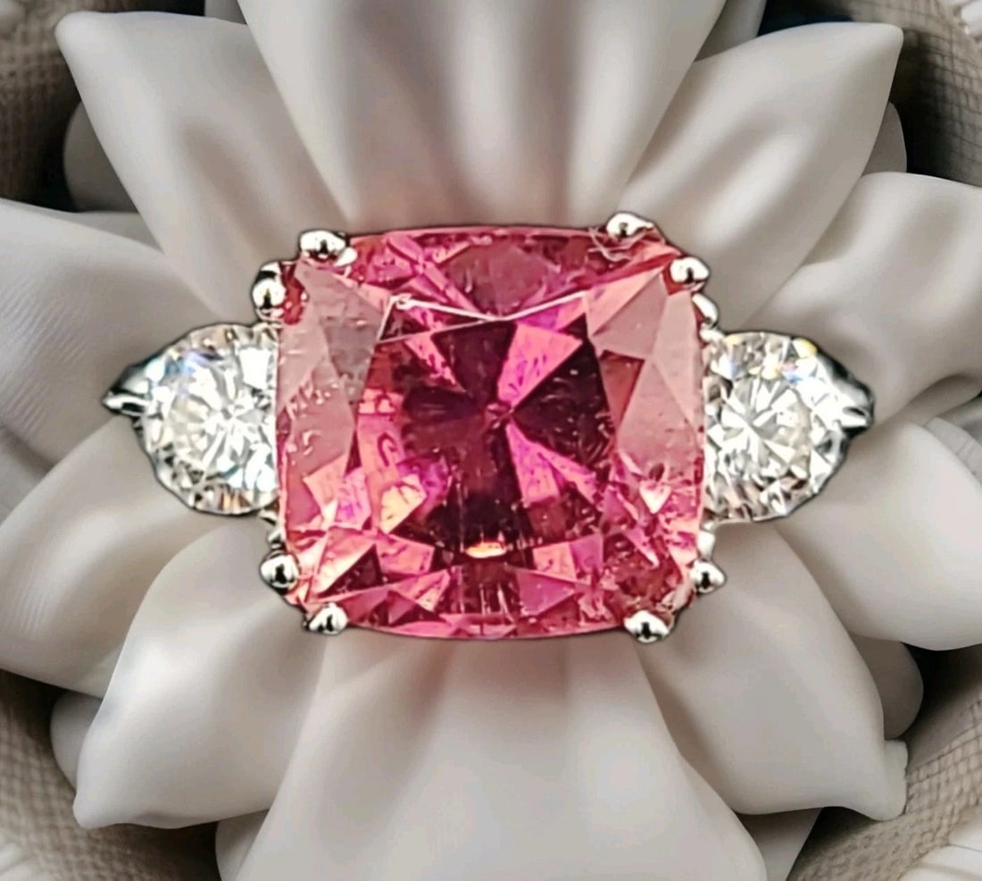Vintage 14K White Gold Engagement Ring 3.86CT.Natural Pink Tourmaline radiant: VINTAGE 14K WHITE GOLD ENGAGEMENT RING 3.86CT.NATURAL PINK TOURMALINE RADIANT GORGEOUS vintage 14K WHITE GOLD engagement ring natural pink tourmaline radiant shape ,center set natural pink tourmaline 