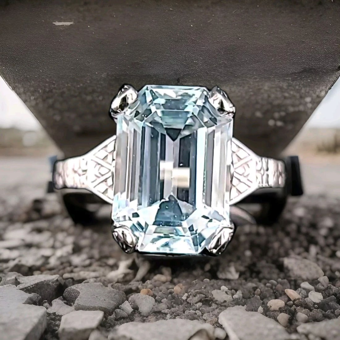 Vintage 14k White Gold Engagement Ring 6.34ct.Natural Aquamarine Rectangular Cut: This beautiful vintage ring is the perfect choice for any special occasion, whether it's an engagement, anniversary, or birthday. The stunning natural aquamarine stone, with a rectangular cut, is the 