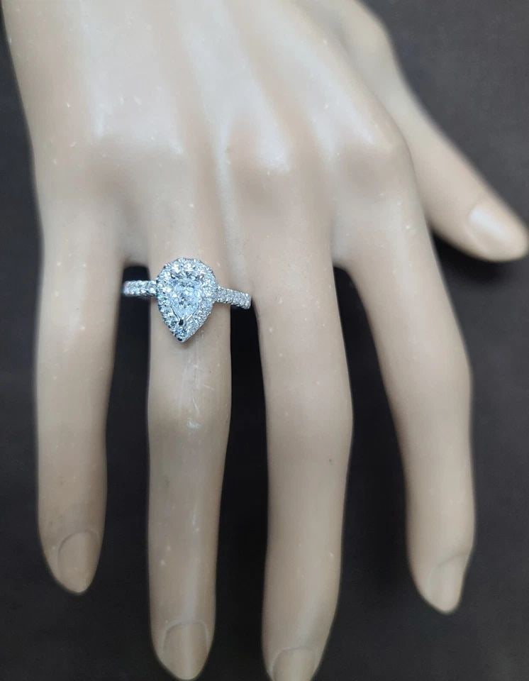 14k White Gold Engagement Ring Natural Pear Shape Diamond 0.75ct: 14K WHITE GOLD ENGAGEMENT RING NATURAL PEAR SHAPE DIAMOND 0.75CT SI2-E GORGEOUS 14k white gold natural diamond in pear shape engagement ring center PEAR shape natural Diamond weight 0.75ct size 7x5.5m