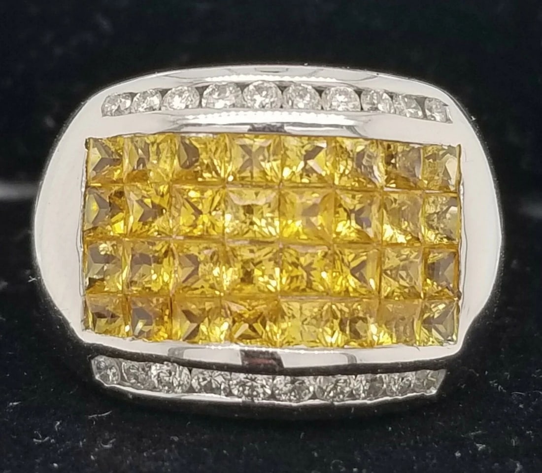 18K WHITE GOLD RING 1.95CT. NATURAL PRINCESS CUT yellow sapphire: 18K WHITE GOLD RING 1.95CT. NATURAL PRINCESS CUT YELLOW SAPPHIRE Gorgeous 18k white gold ring natural yellow sapphire, set with natural yellow sapphire princess cut weight 1.95ct. The color yellow viv