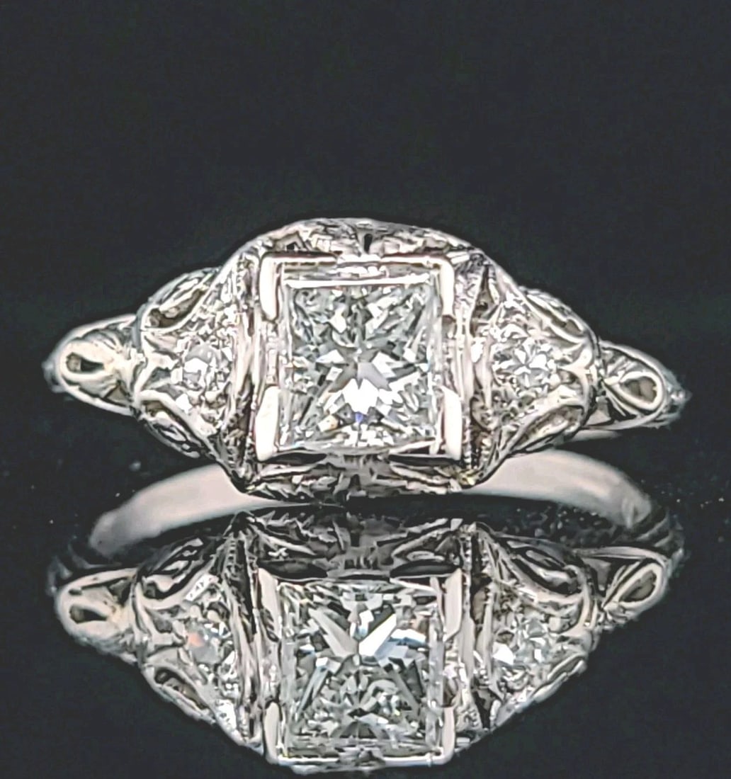 Vintage Platinum Engagement Ring 0.65CT.Natural Princess cut Diamond Circ 1930': VINTAGE PLATINUM ENGAGEMENT RING 0.65CT.NATURAL PRINCESS CUT DIAMOND CIRC 1930' This Vintage Platinum Engagement Ring from around 1930 features a stunning Natural Princess cut Diamond with a total car