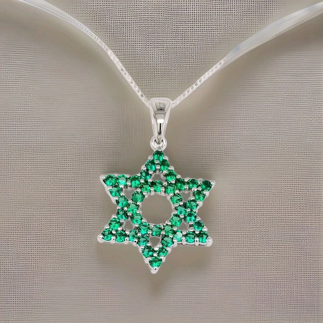 14k white gold necklace star David Pendant 2.25ct natural green emerald (1 of 2)