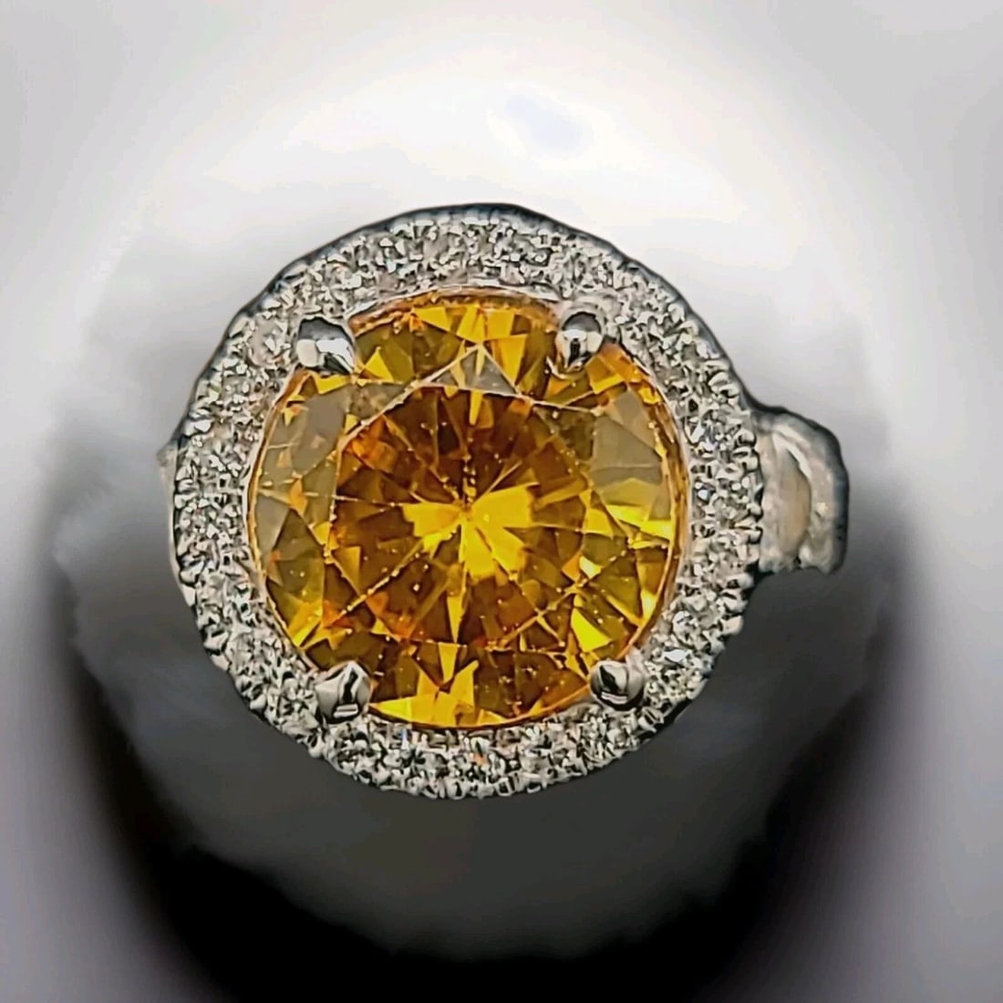 14k White Gold Engagement Ring 4.42ct Lab Grown Round Shape Yellow Sapphire: 14K WHITE GOLD ENGAGEMENT RING 4.42CT ROUND SHAPE YELLOW SAPPHIRE GORGEOUS 14K WHITE GOLD ENGAGEMENT RING CENTER LAB GROWN YELLOW SAPPHIRE IN ROUND SHAPE WEIGHT 4.42CARAT size 10MM GORGEOUS YELLOW SAP