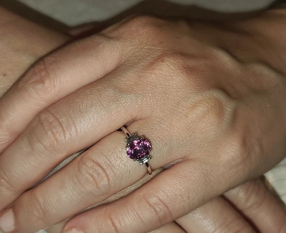 Vintage 14k White Gold Engagement Ring 1.65CT.Natural Purple Sapphire Oval: VINTAGE 14K WHITE GOLD ENGAGEMENT RING 1.65CT.NATURAL PURPLE SAPPHIRE OVAL GORGEOUS vintage 14K WHITE GOLD engagement ring purple sapphire in oval shape center set natural sapphire weight 1.65carat . 