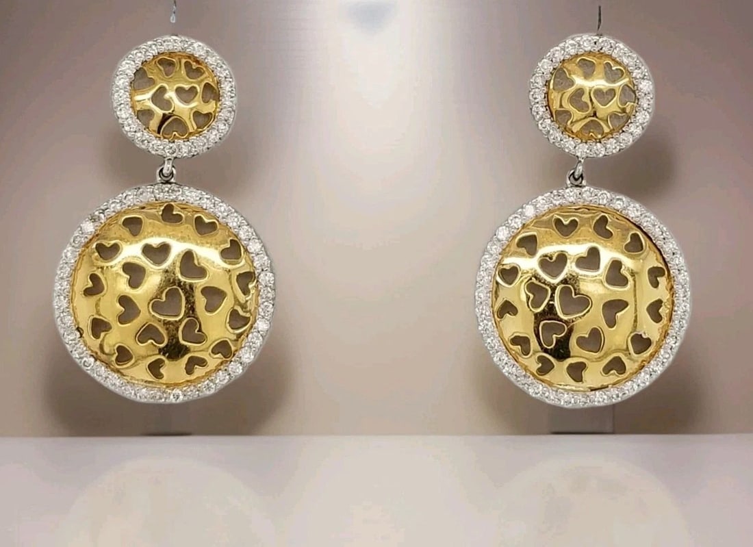 18K White & Yellow Gold Natural Diamond Earrings – 1.03ct TW SI1-H – 1 Inch: 18K GOLD DIAMONDS EARRINGS 1.03CT SI1-H Gorgeous 18K white and yellow gold EARRINGS NATURAL DIAMONDS 1.03 carat total weight diamond SI1-H QUALITY IS VERY NICE CUT VERY LIVELY.CLEAN ,BRILLIANT ,NICE C