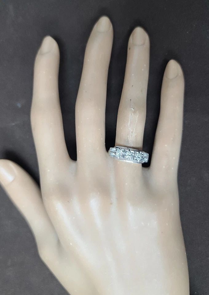 Vintage 18k White Gold wedding ring 0.55ct Natural Old Euro Cut Diamond 1930's: VINTAGE 18K WHITE GOLD WEDDING RING 0.55CT NATURAL OLD EURO CUT DIAMOND 1930'S This vintage 18k white gold wedding ring set features a stunning 0.55ct natural old Euro cut diamond that sparkles in the